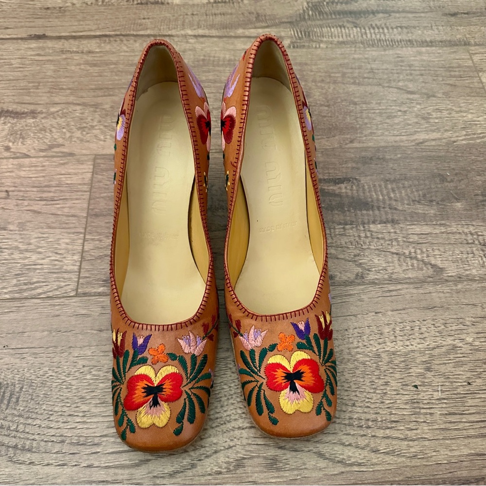 $395 vintage Miu Miu Floral Embroidered Block Heel Pumps, Shoes, Italy